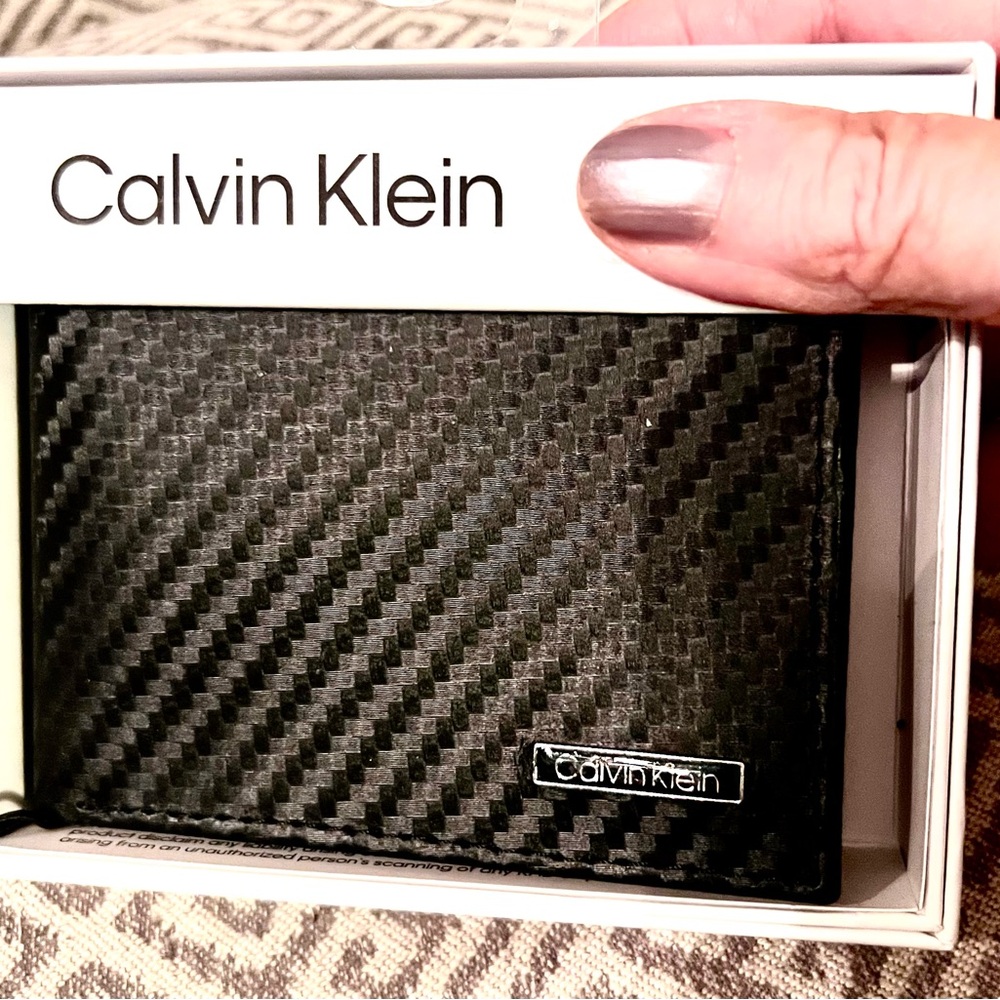 NEW Calvin Klein Leather RFID Bifold Men's Wallet Father's Day. Black. $49.50.